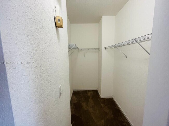 Building Photo - 903 N Santa Catalina Cir