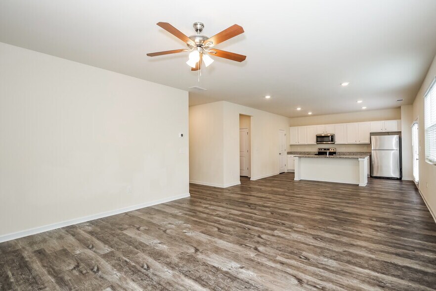 Building Photo - 520 Overo Dr