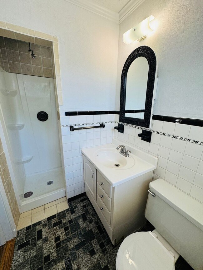 Building Photo - 4-Bedroom just perfect for your family