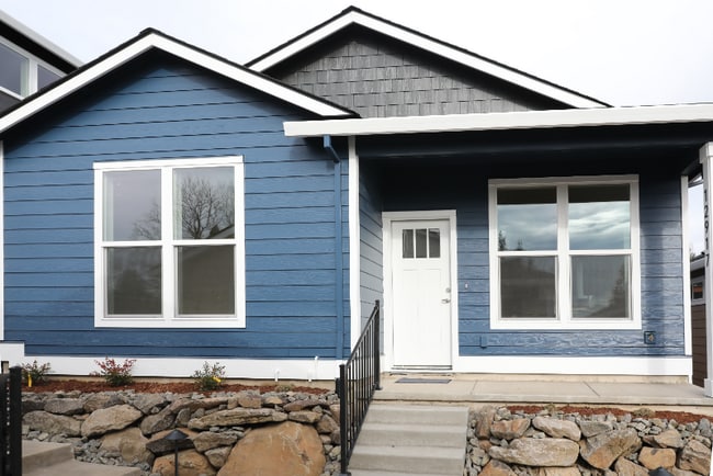 Building Photo - 12917 SE Ridgecrest Rd