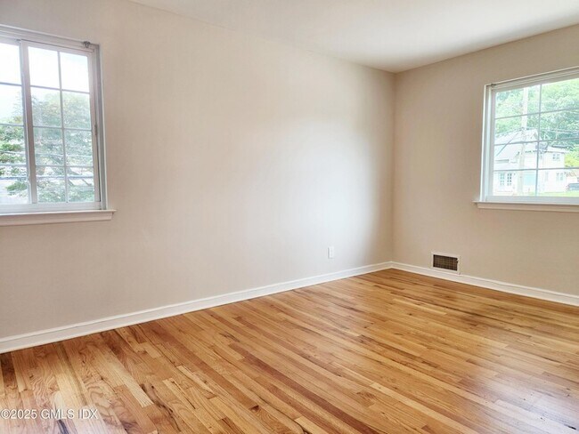 Building Photo - 86 Cos Cob Ave