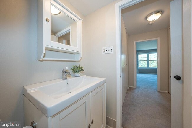 Building Photo - 103 Drummers Ln