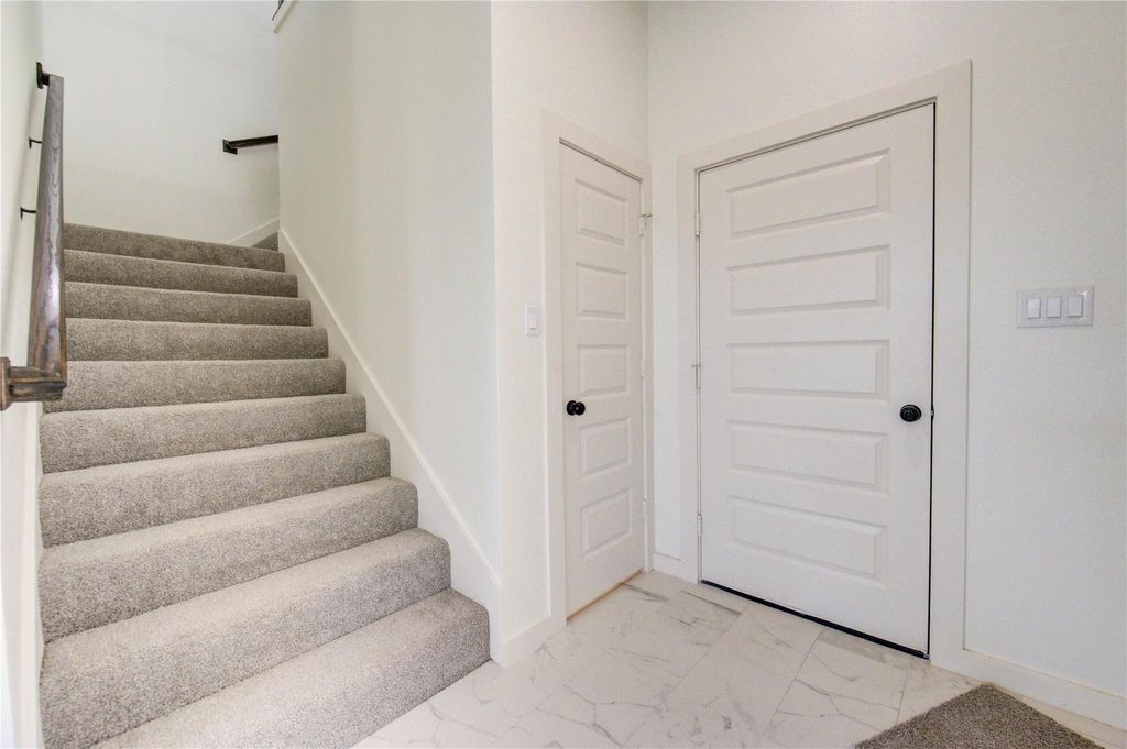 Building Photo - 2919 El Fenice Ln