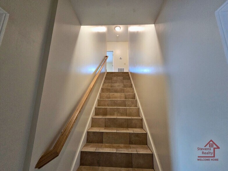 Building Photo - 1090 N Washington Ave