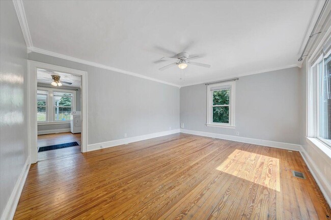 Building Photo - 812 Mississippi Ave NE