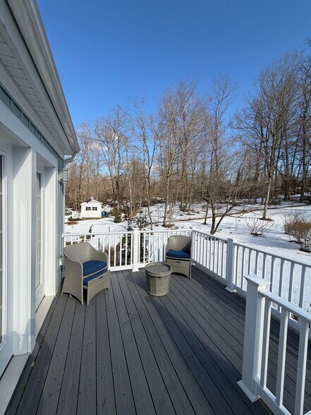 Building Photo - 216 S Sugan Rd