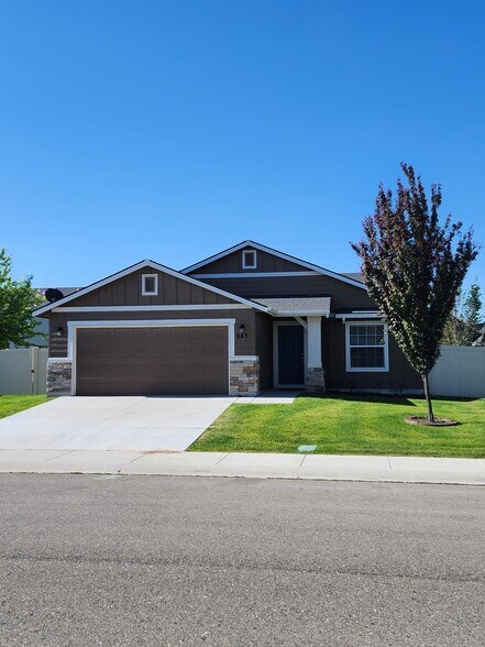 Building Photo - 843 Bighorn Dr
