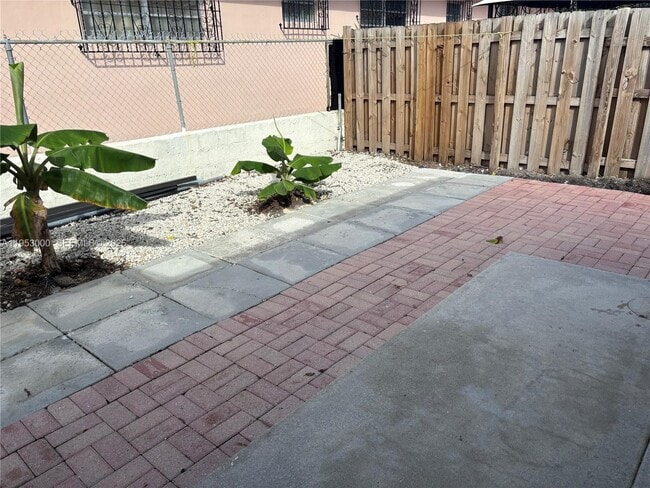 Building Photo - 3121 SW 2nd St