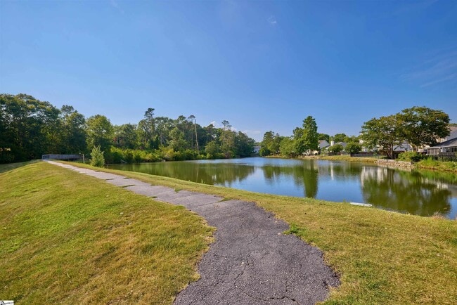 Building Photo - 307 Woodruff Lake Way
