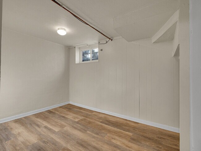 Building Photo - $2,295.00, 1 Bed, 1 Bath Home in Denver