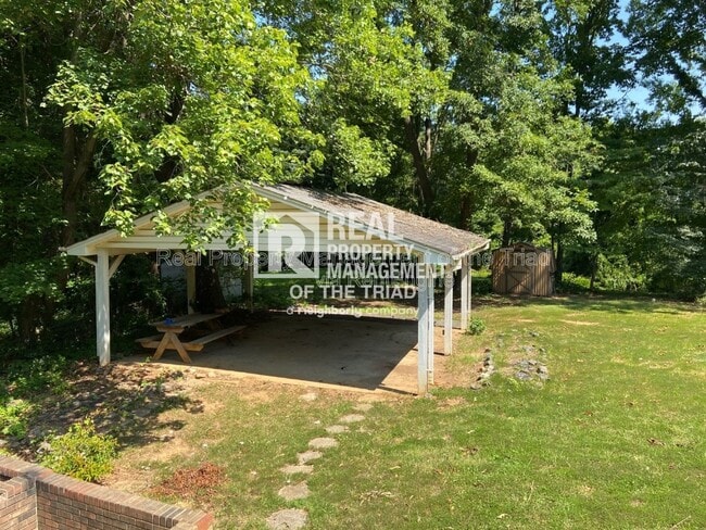 Building Photo - 926 Hilltop Blvd