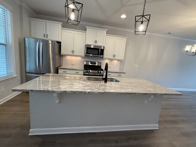 Building Photo - 704 Carraway Garden Dr