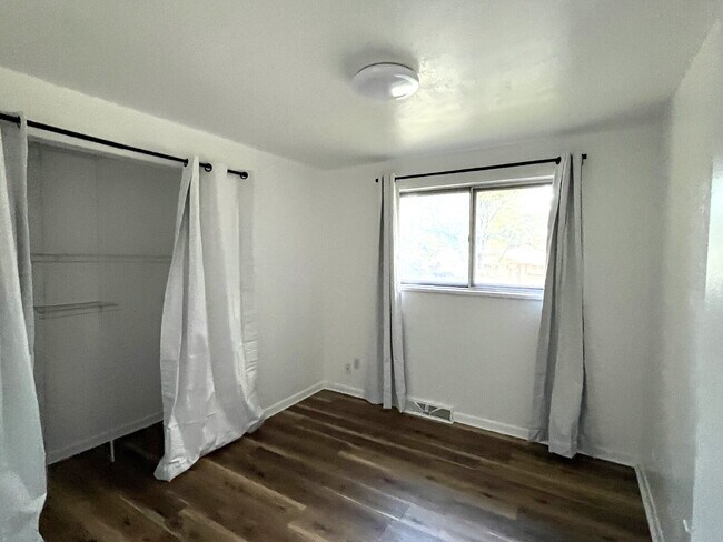 Building Photo - 3 Bedroom, 2 Bath Home In Aurora Hills, Updated Flooring And Huge Backyard