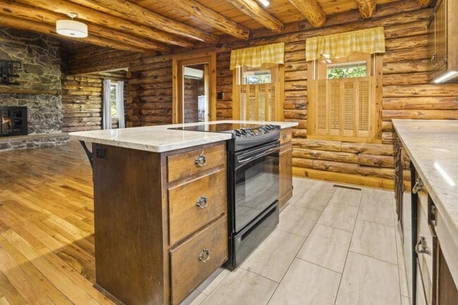 Building Photo - 118 Agape Wy