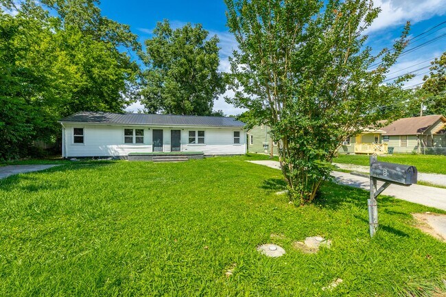 Building Photo - 5107 Sunbeam Ave