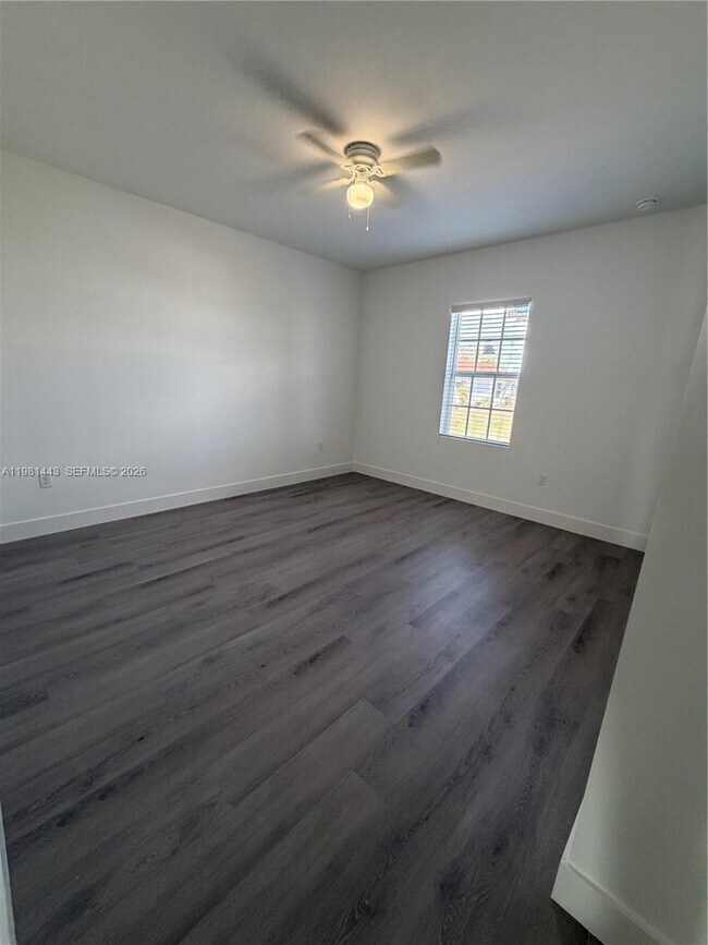 Building Photo - 723 Ivan Ave S