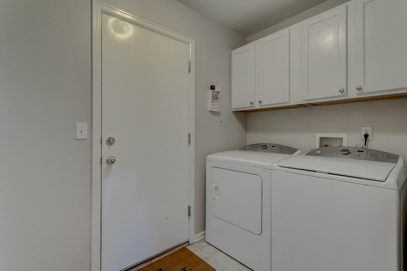 Building Photo - 3815 S Killarney Ct