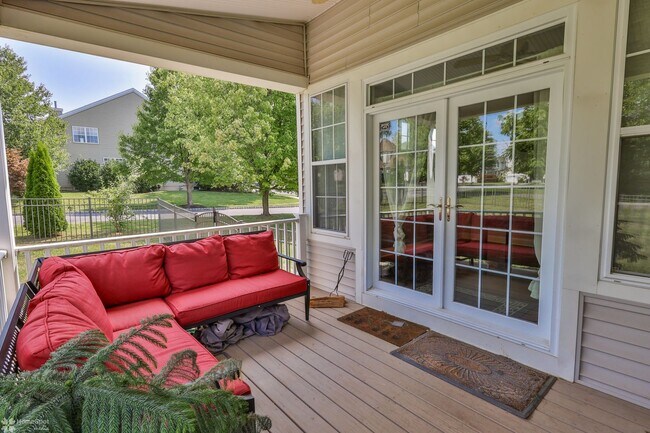 Building Photo - Beautifully maintained, energy-efficient f...