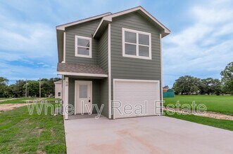 Building Photo - 250 N Shady Oaks Dr
