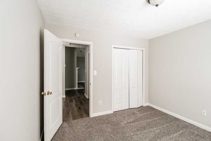 Building Photo - 5711 Meadowview Rd