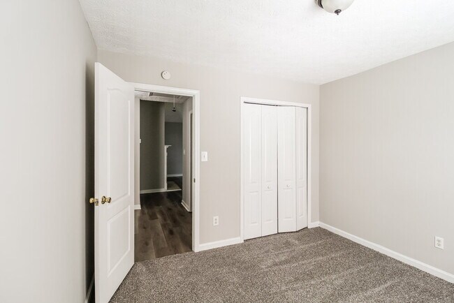 Building Photo - 5711 Meadowview Rd