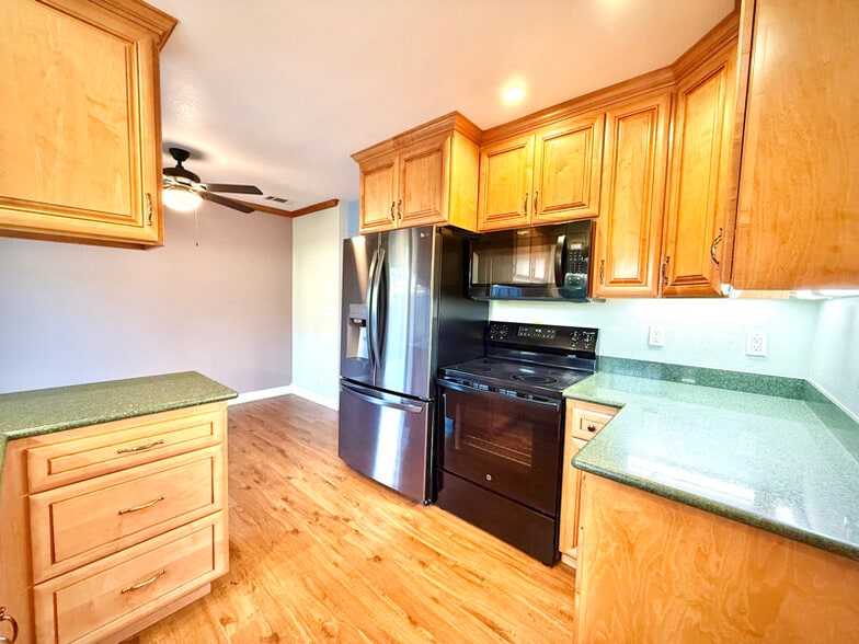 Building Photo - 1582 Calle Enrique