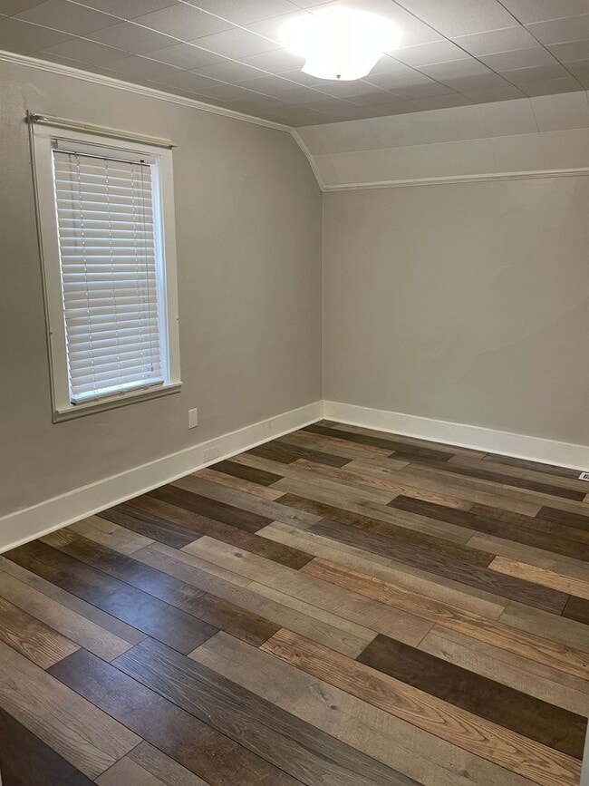 Building Photo - Lovely 4 Bedroom John Ball Park
