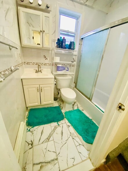 Building Photo - 20 Vineyard Ave