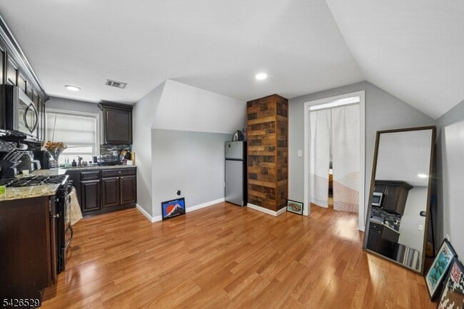 Building Photo - 133 Franklin Ave