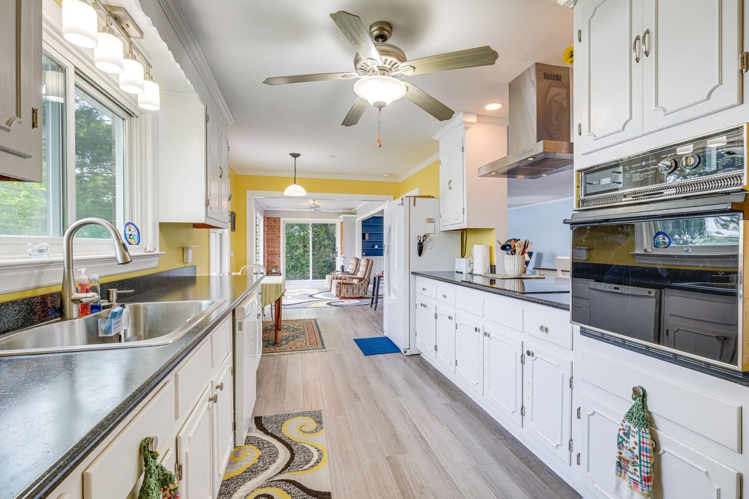 Building Photo - 552 Rio Vista