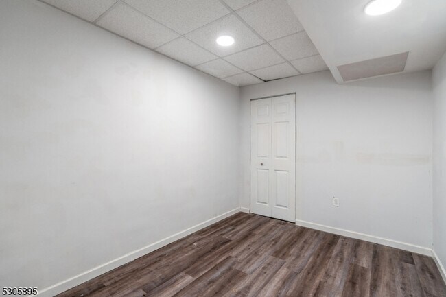 Building Photo - 5 Hidden Pond Ct