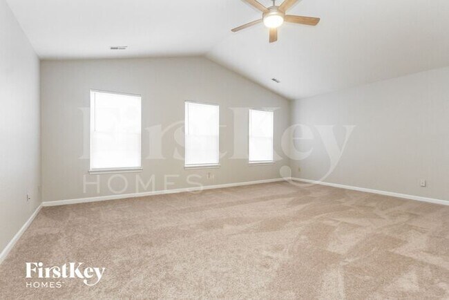 Building Photo - 860 Treyburn Green Dr
