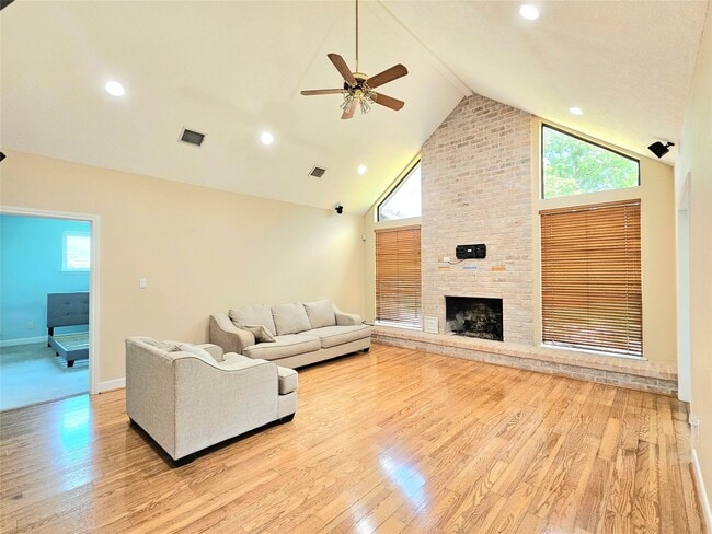 Building Photo - 20402 Sunny Shores Dr