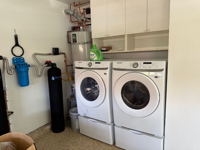 Building Photo - Gorgeous Fully Remodeled 5 Bedroom Home wi...