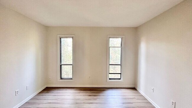Building Photo - North Atlanta 1 Bed-1 Bath Condo, LVP Hard...