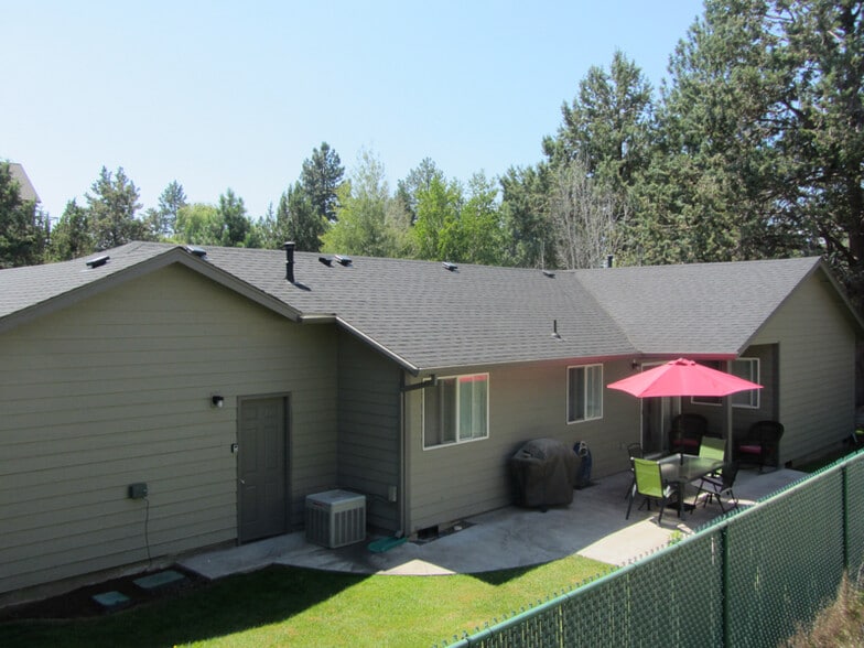 Building Photo - 1636 SE Virginia Rd