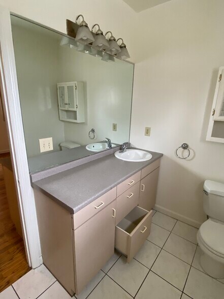 Building Photo - 1501 Summit St