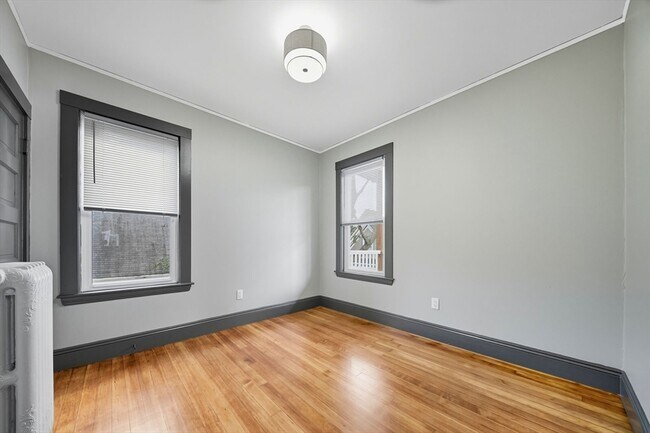 Building Photo - 24 Hinckley St