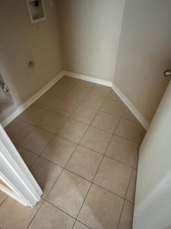 Building Photo - 9331 Harts Garden Ln