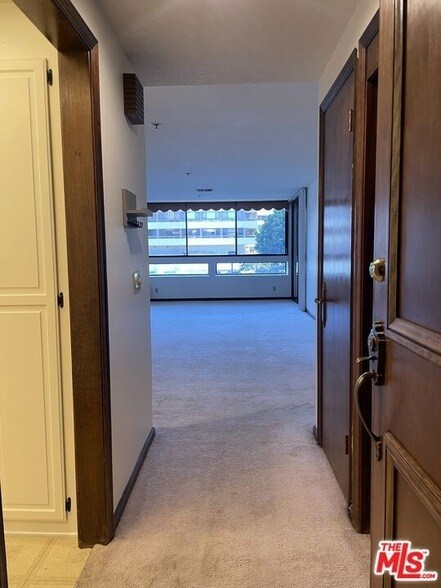 Building Photo - 880 W 1st St