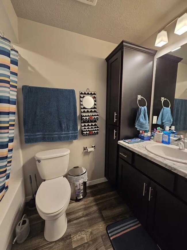 Building Photo - 6613 W 5th St