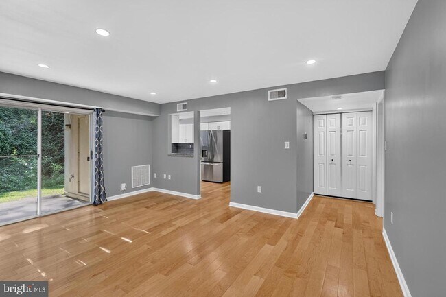 Building Photo - 7742 New Providence Dr