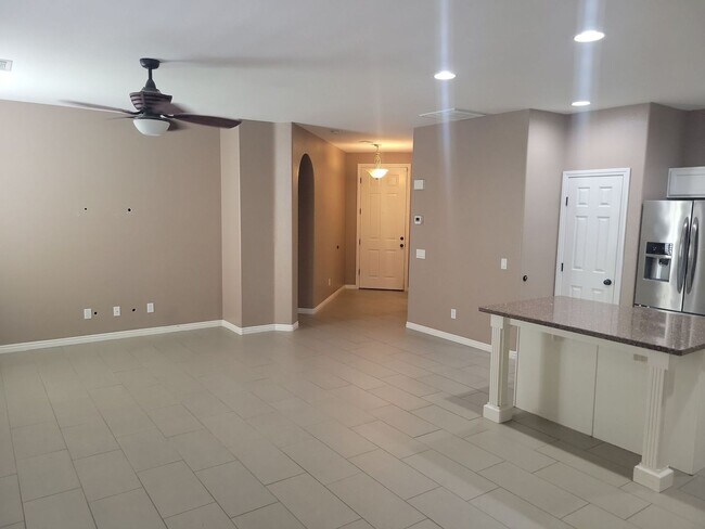 Building Photo - Spacious 3 Bedroom Home with Garage & Soak...