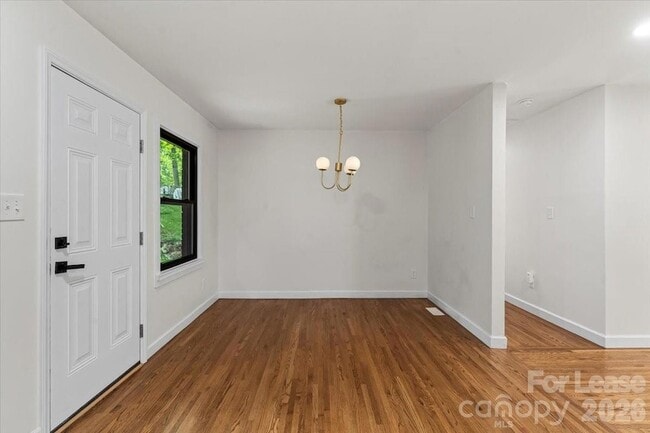 Building Photo - 2430 Dora Dr