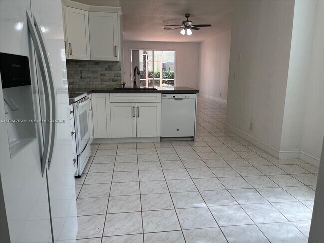 Building Photo - 2208 Ensenada Terrace