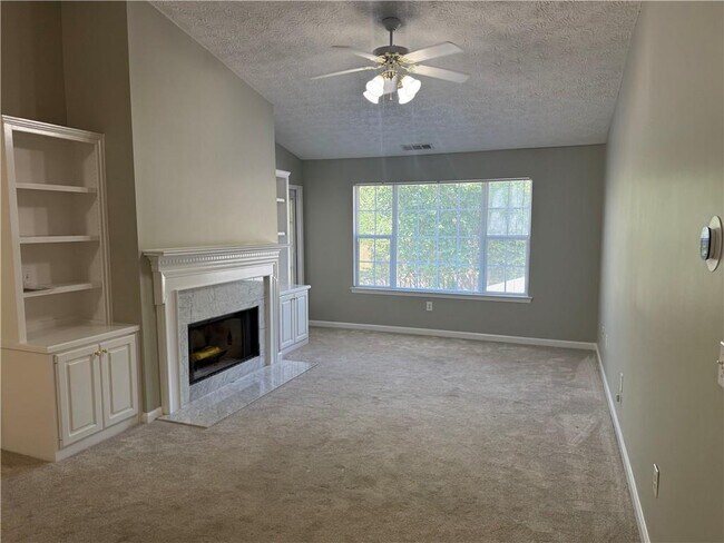 Building Photo - 1001 Holly Dr