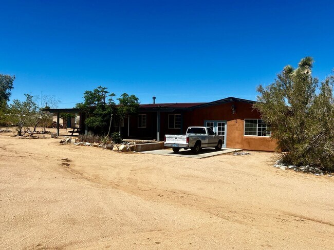 Building Photo - Charming 3-Bedroom Home for Rent in Landers, CA w SPA