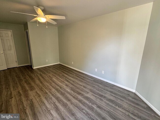 Building Photo - 8013 Bridgepointe Dr