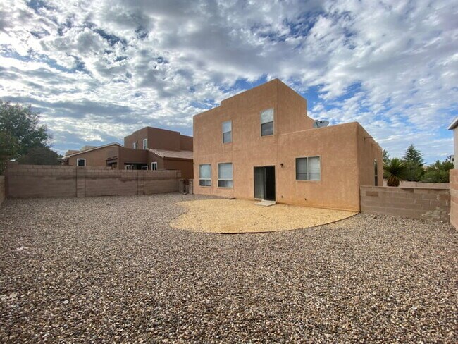 Building Photo - 2 STORY SW STYLE HOME W/LOFT