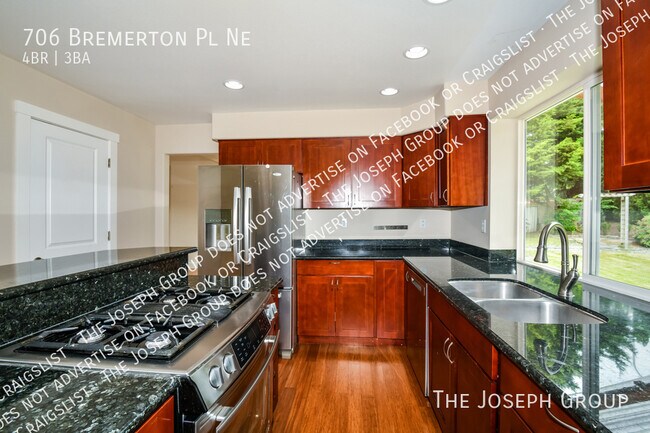 Building Photo - 706 Bremerton Pl NE